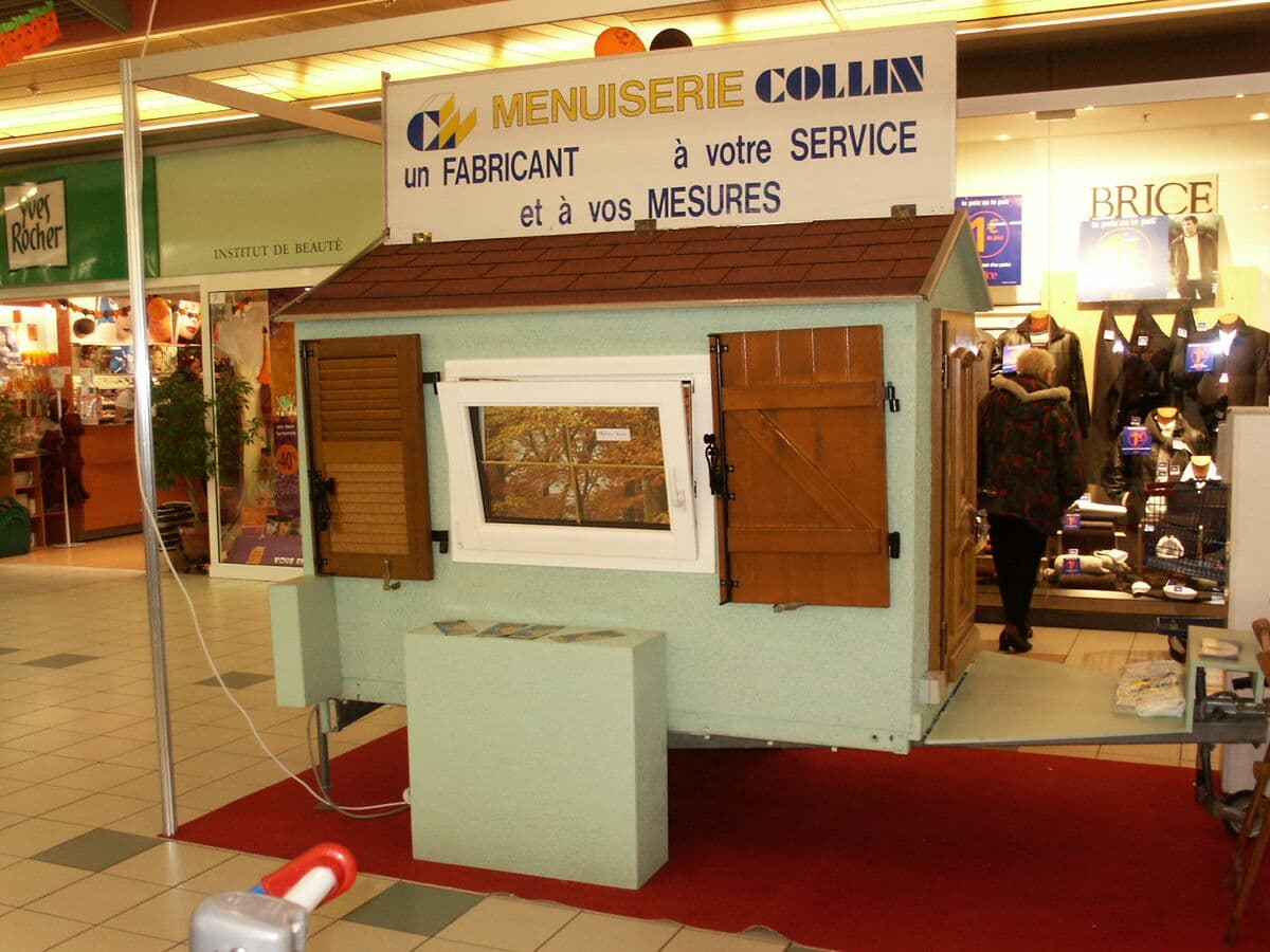 Maison vitrine sur remorque