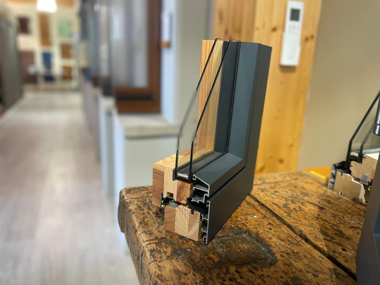 Fenêtre mixte bois aluminium Menuiserie Collin